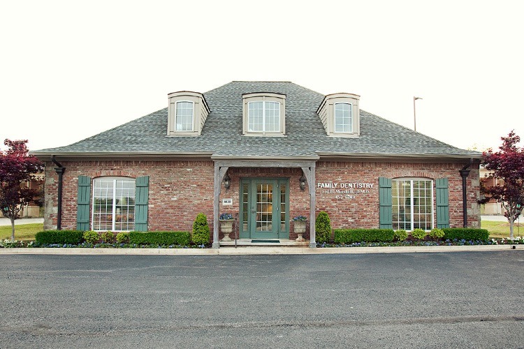 Front entrance of Marshall Family Dentistry